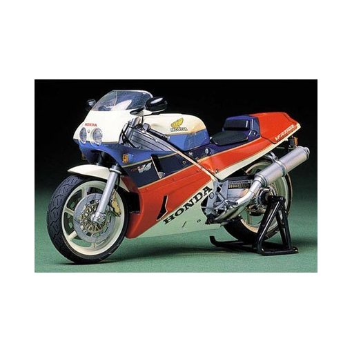 Tamiya HONDA VFR 750 R - model la scara