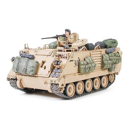 Tamiya M113A2 Armored Person Carrier - Desert Version - model la scara