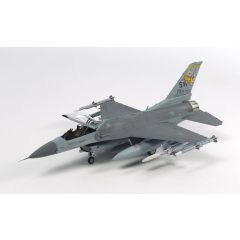 Tamiya F-16CJ Fighting Falcon - model la scara