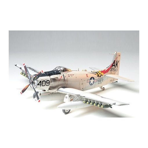 Tamiya Douglas Skyraider AD-6 - model la scara