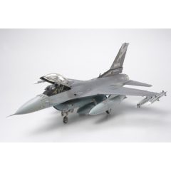 Tamiya Lockeed F-16C Fighting Falcon ANG - model la scara