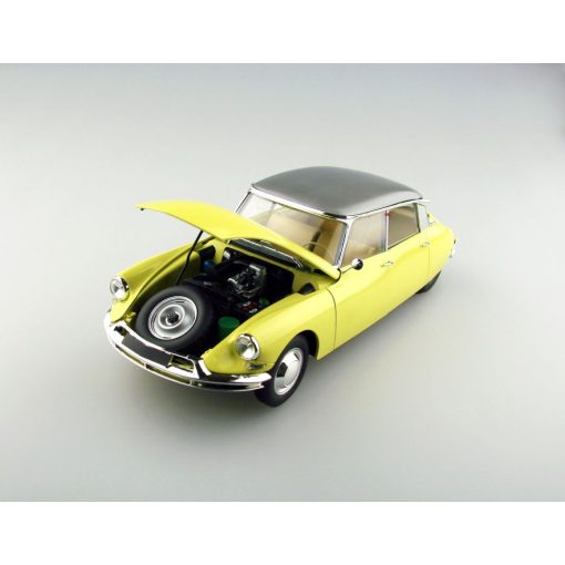 Ebbro 1:24 Citroen DS 19 Limousine - model la scara